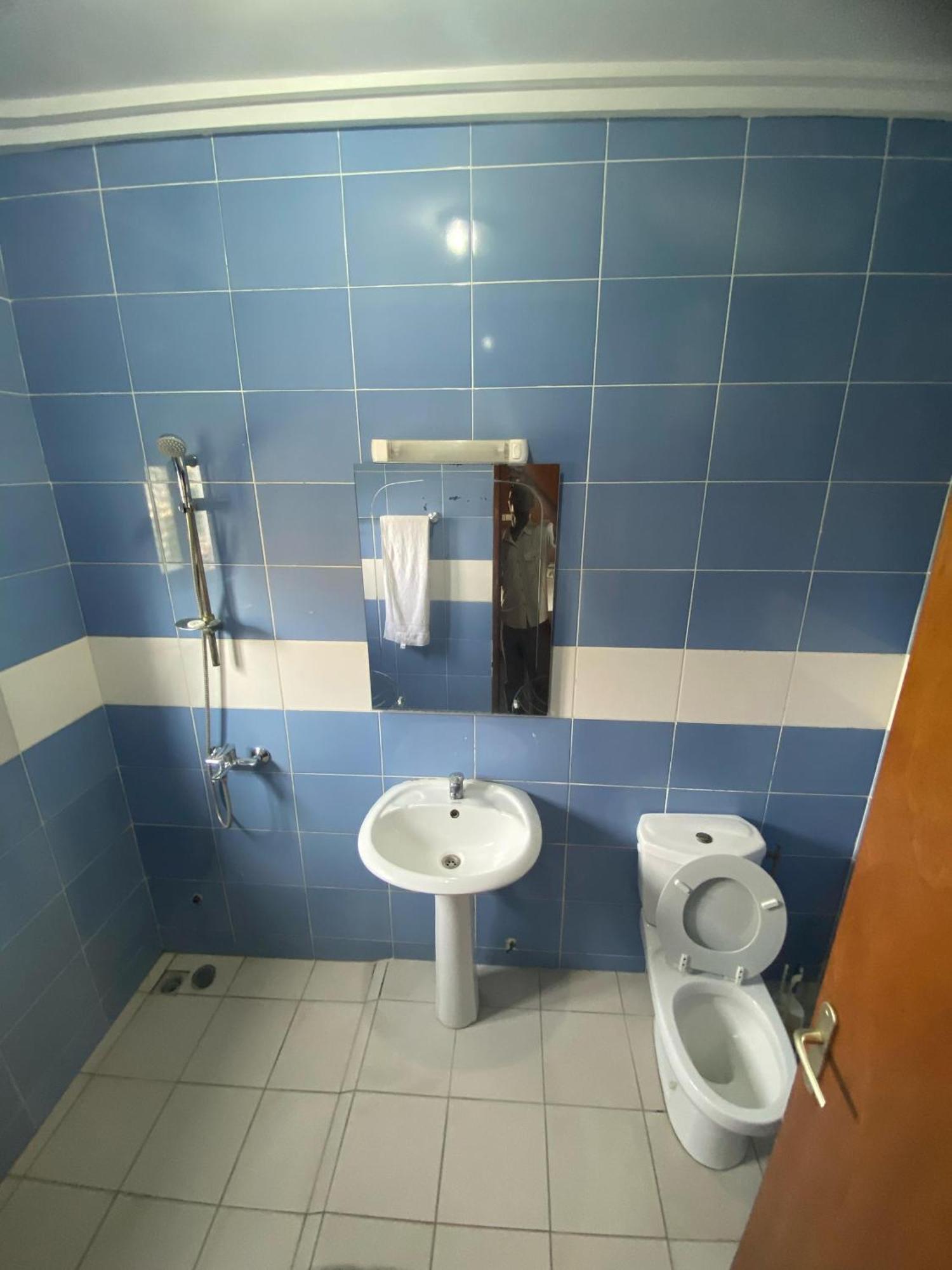 Hotel Yabisso Lomé Buitenkant foto